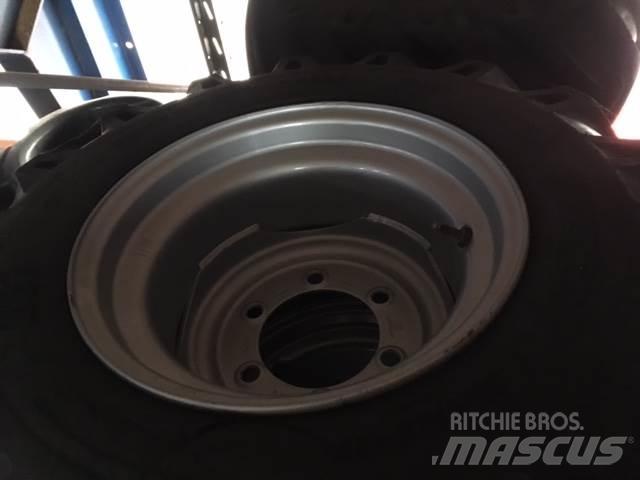 BKT 26,0X12,00X12 pc_constructiontyres