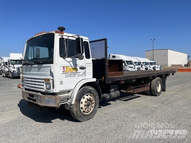 Mack  pc_flatbedtrucks
