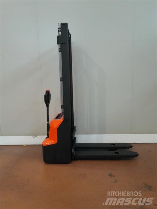 BT SHE100 pc_handpalletstackers
