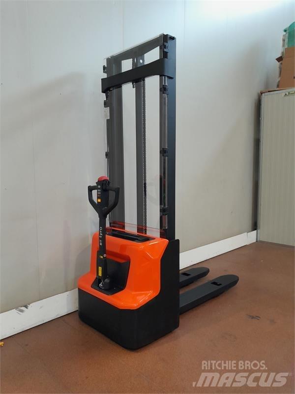 BT SHE100 pc_handpalletstackers