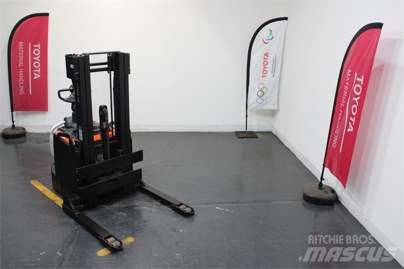 BT SPE140S pc_PedestrianPalletTrucks